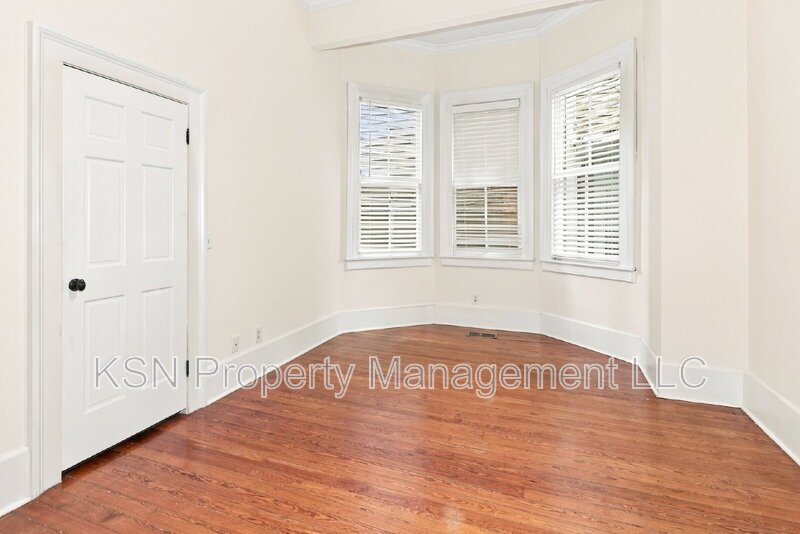 Lovely parlor level condo close to Forsyth Park property image