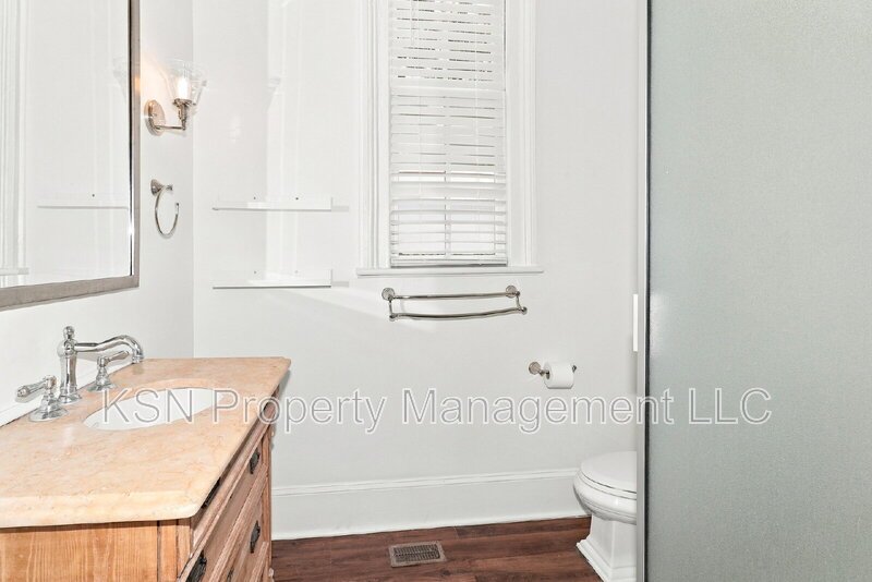 Lovely parlor level condo close to Forsyth Park property image