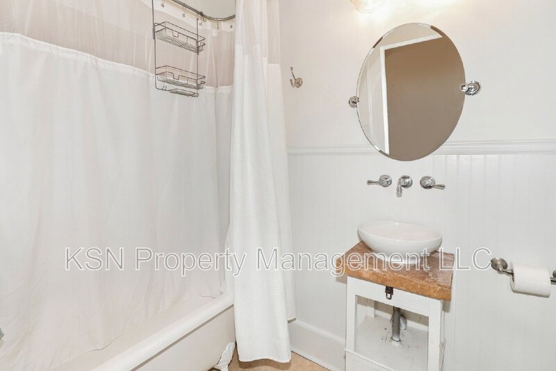 Lovely parlor level condo close to Forsyth Park property image