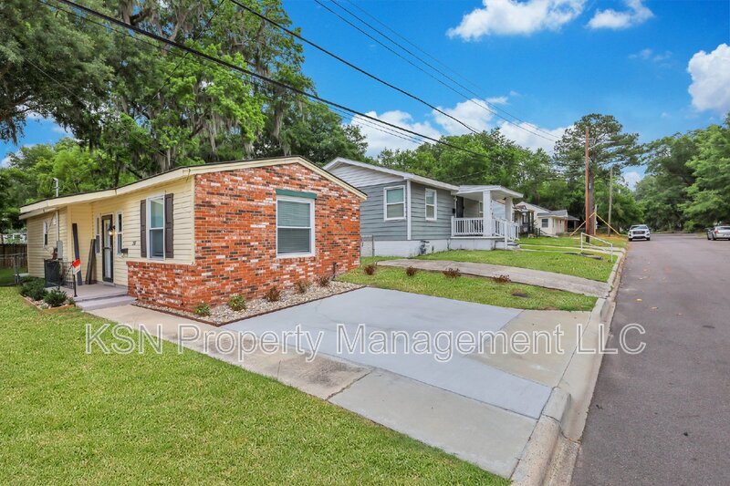 Charming 2-Bedroom Home in Savannah with Modern Amenities and Cozy Appeal! property image