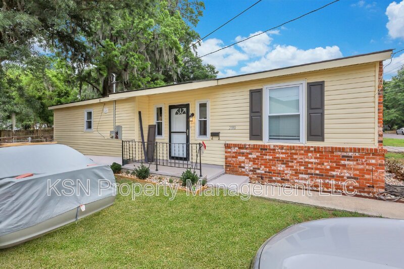 Charming 2-Bedroom Home in Savannah with Modern Amenities and Cozy Appeal! property image
