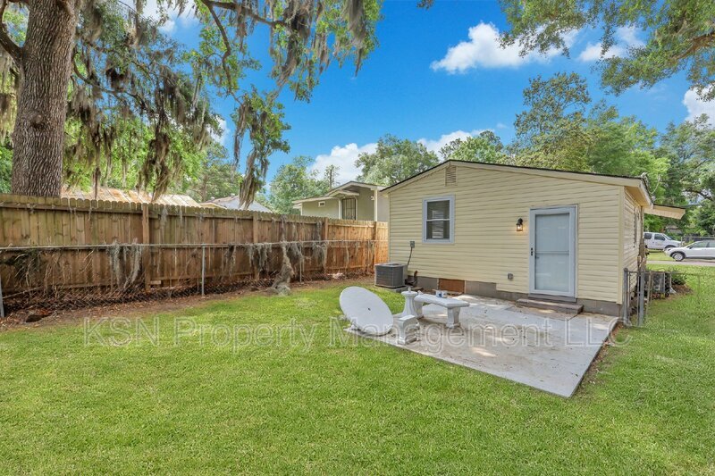 Charming 2-Bedroom Home in Savannah with Modern Amenities and Cozy Appeal! property image