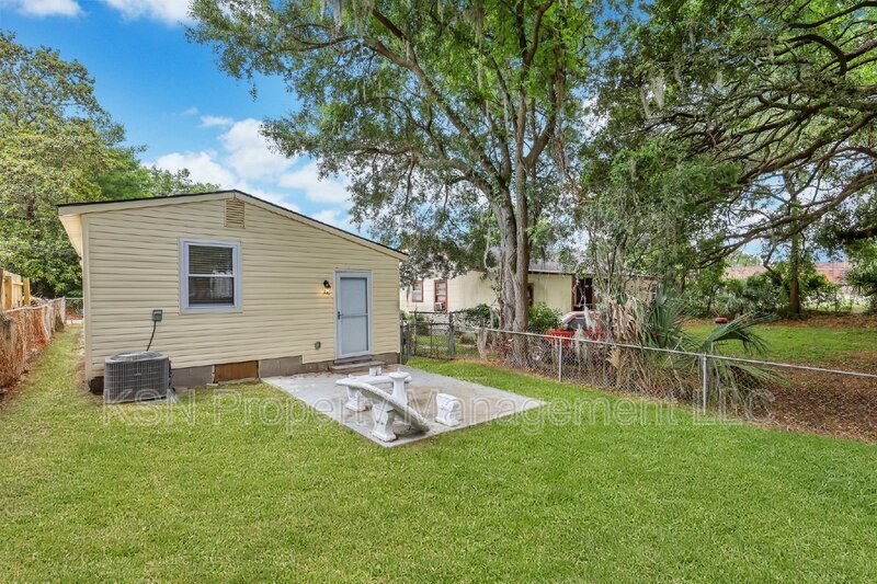 Charming 2-Bedroom Home in Savannah with Modern Amenities and Cozy Appeal! property image
