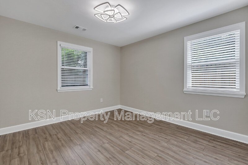 Charming 2-Bedroom Home in Savannah with Modern Amenities and Cozy Appeal! property image