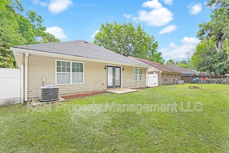 3-Bed, 2-Bath Home on Leghorn Street in Savannah! property image