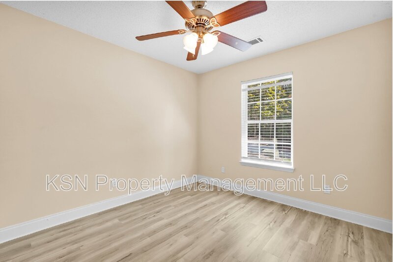 3-Bed, 2-Bath Home on Leghorn Street in Savannah! property image