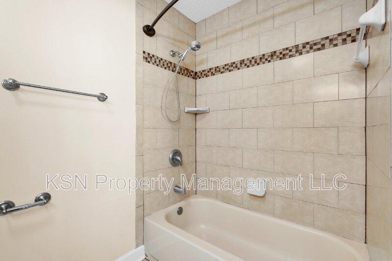 3-Bed, 2-Bath Home on Leghorn Street in Savannah! property image