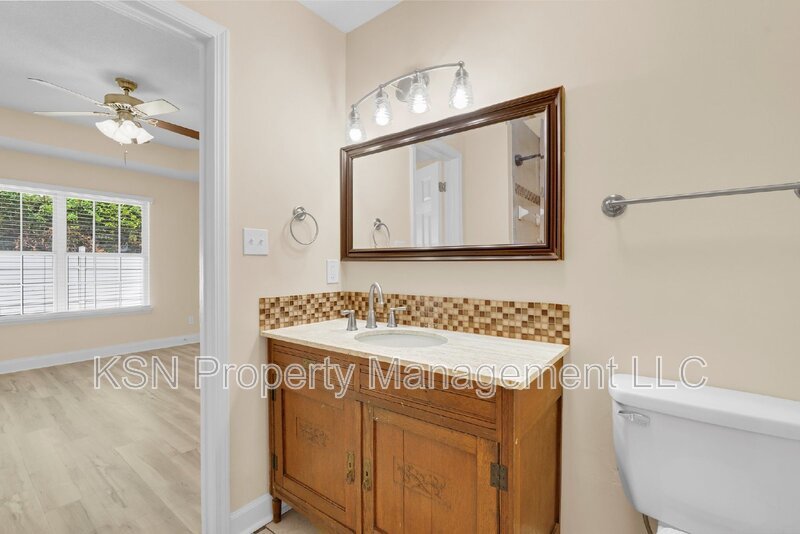 3-Bed, 2-Bath Home on Leghorn Street in Savannah! property image