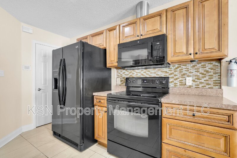 3-Bed, 2-Bath Home on Leghorn Street in Savannah! property image