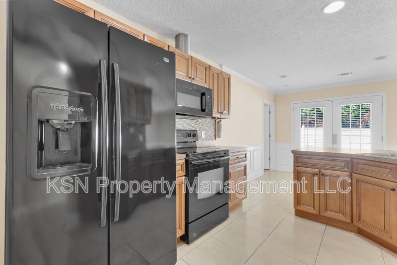 3-Bed, 2-Bath Home on Leghorn Street in Savannah! property image