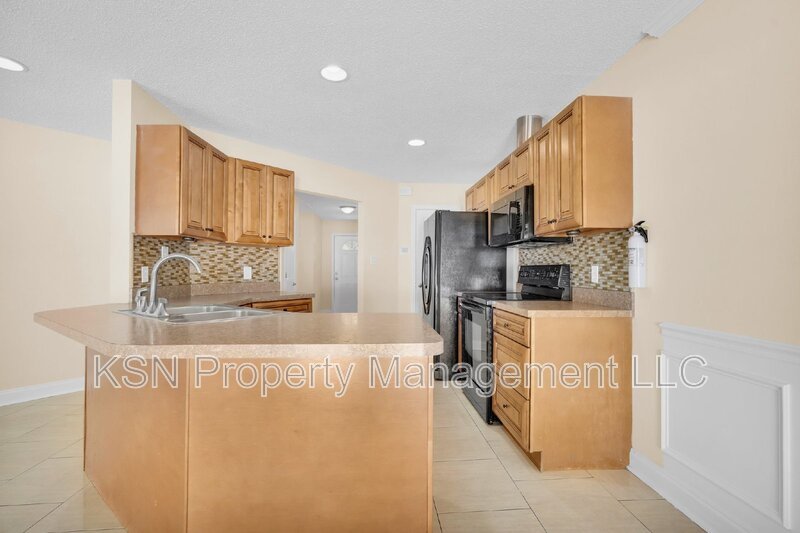3-Bed, 2-Bath Home on Leghorn Street in Savannah! property image