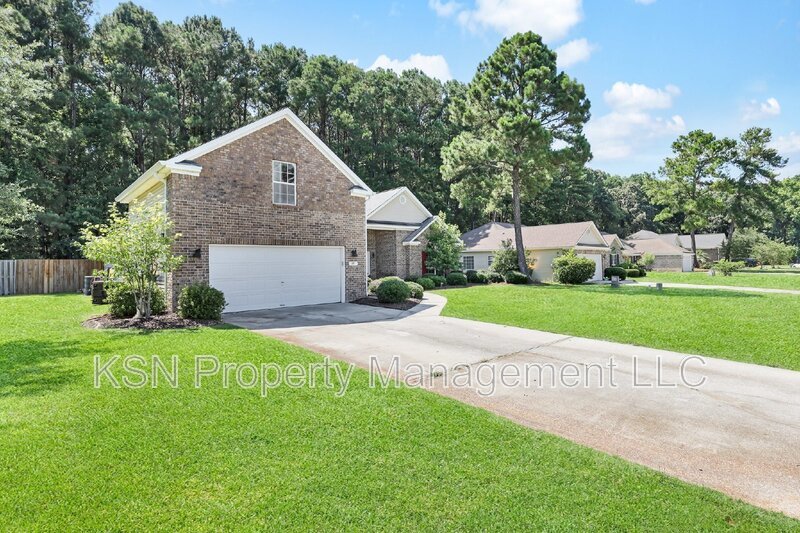 Beautiful and spacious home in Pooler. Available September property image