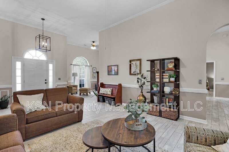 Beautiful and spacious home in Pooler. Available September property image