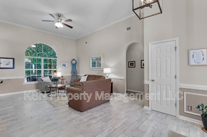Beautiful and spacious home in Pooler. Available September property image