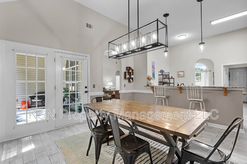 Beautiful and spacious home in Pooler. Available September property image