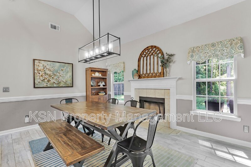Beautiful and spacious home in Pooler. Available September property image