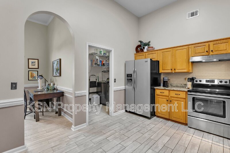 Beautiful and spacious home in Pooler. Available September property image