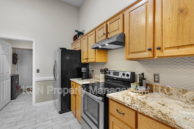 Beautiful and spacious home in Pooler. Available September property image