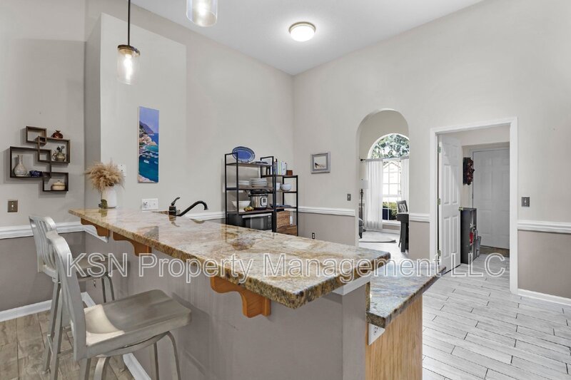 Beautiful and spacious home in Pooler. Available September property image