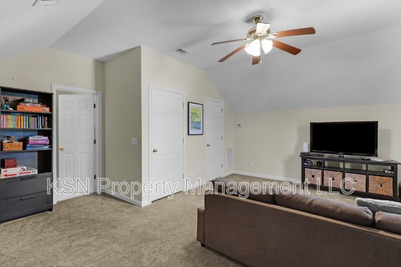 Beautiful and spacious home in Pooler. Available September property image