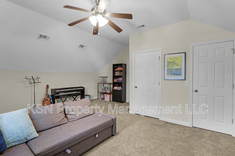 Beautiful and spacious home in Pooler. Available September property image