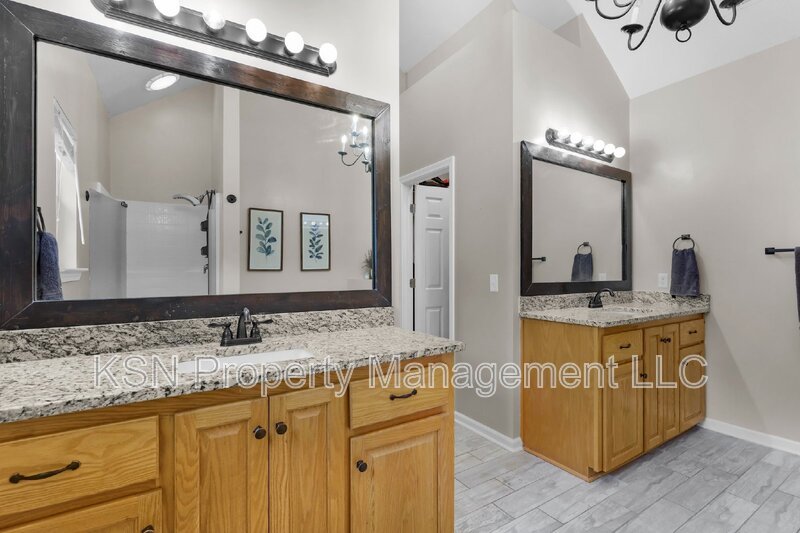 Beautiful and spacious home in Pooler. Available September property image