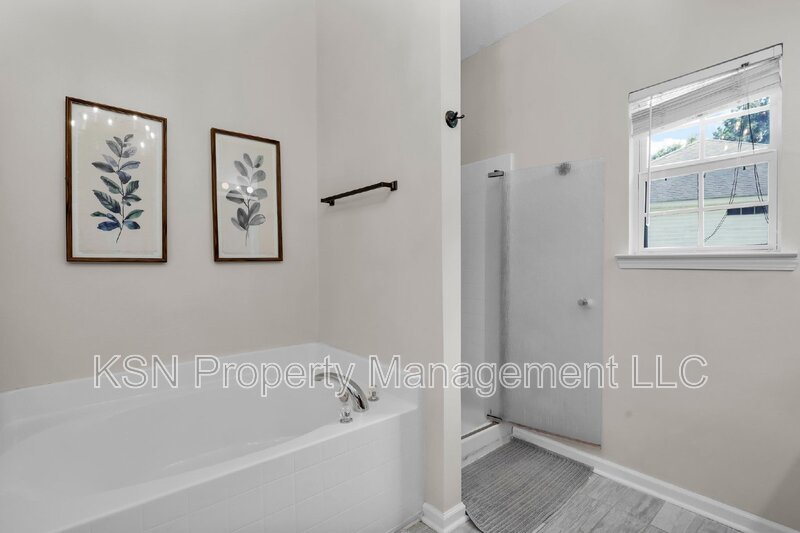 Beautiful and spacious home in Pooler. Available September property image