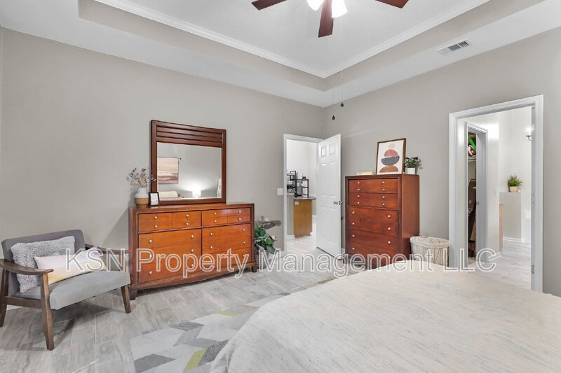 Beautiful and spacious home in Pooler. Available September property image