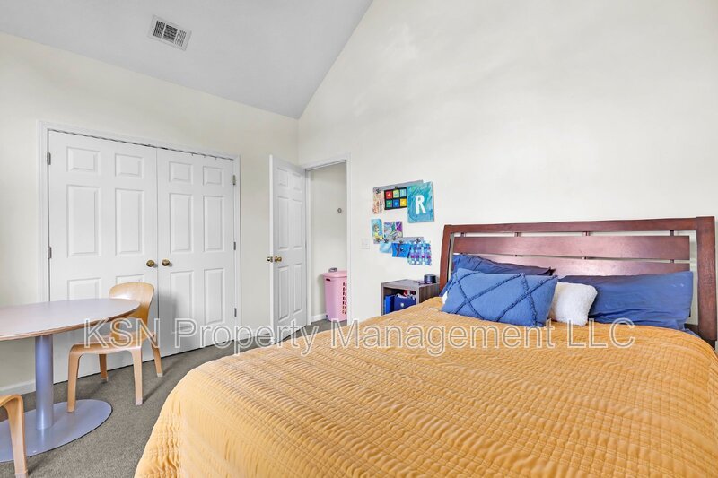 Beautiful and spacious home in Pooler. Available September property image