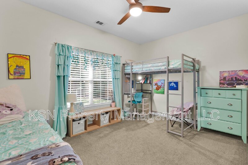 Beautiful and spacious home in Pooler. Available September property image