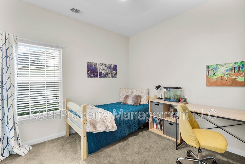 Beautiful and spacious home in Pooler. Available September property image