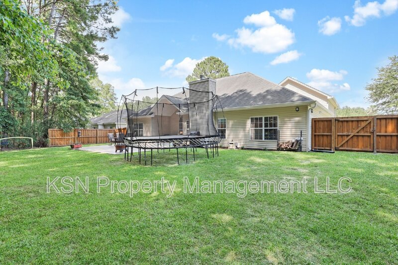Beautiful and spacious home in Pooler. Available September property image