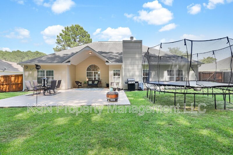 Beautiful and spacious home in Pooler. Available September property image