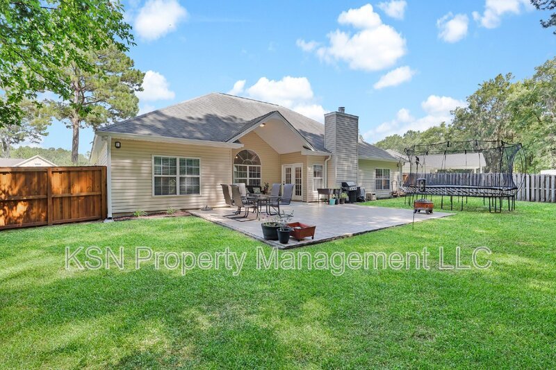 Beautiful and spacious home in Pooler. Available September property image